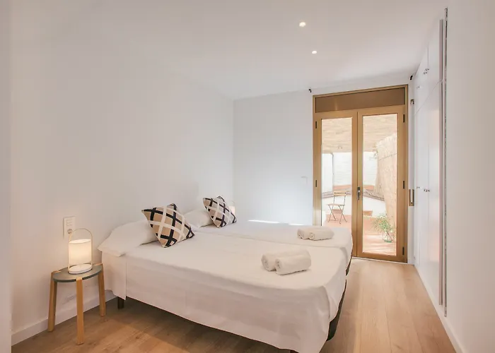 Flateli Center 2 * Χιρόνα